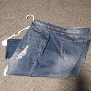 Women Ripped Capri Jeans